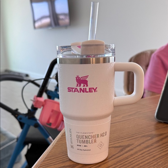 Stanley Pink and White Quencher H2.0 Tumbler - Picture 1 of 1